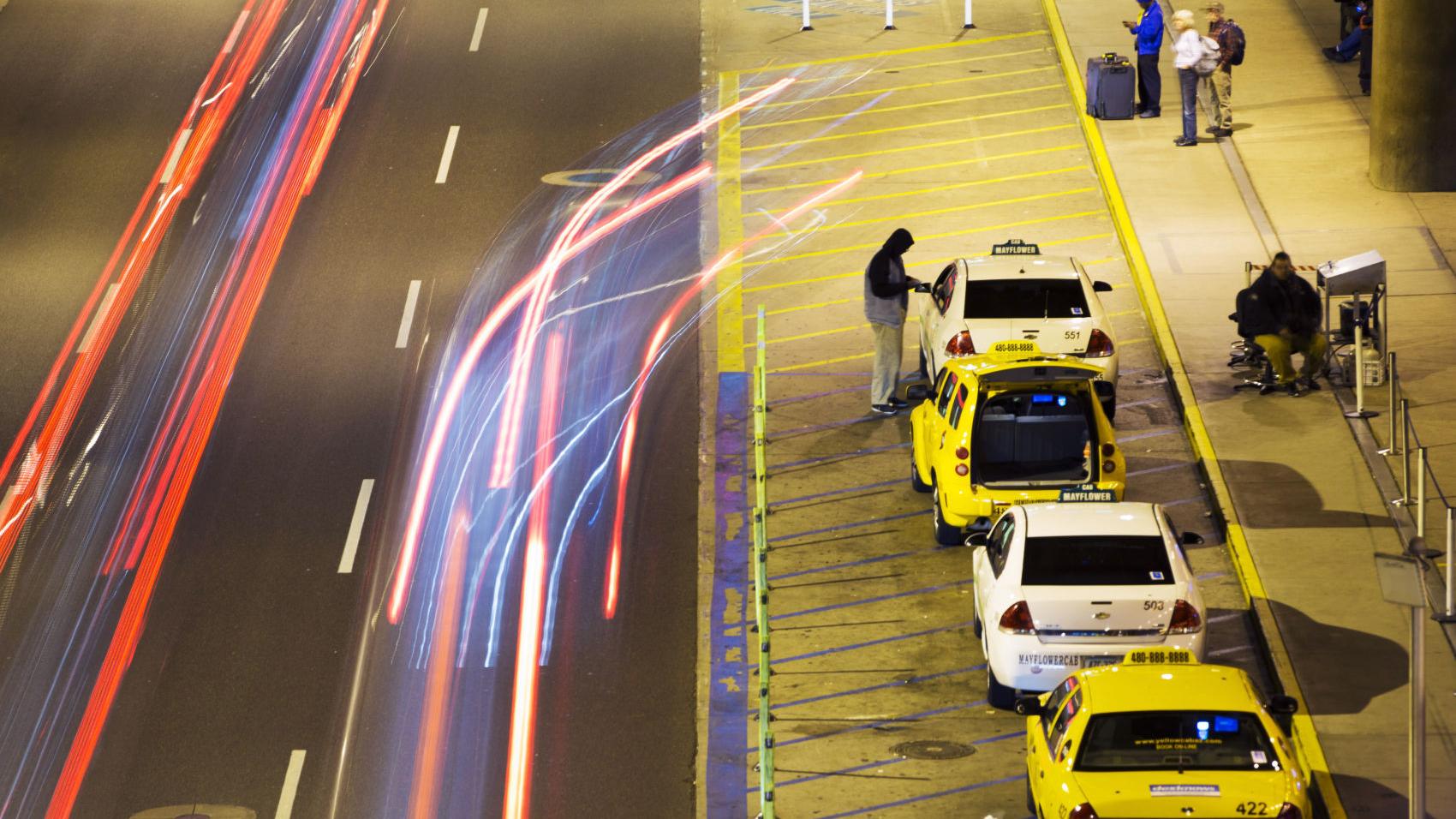 Tucson airport gives Lyft OK to start ride service